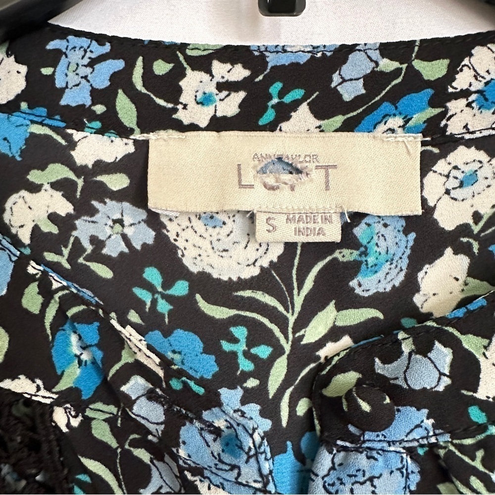 Ann Taylor Loft Women's Floral Print Blue White Black Peasant Style Blouse sz S - Picture 6 of 12